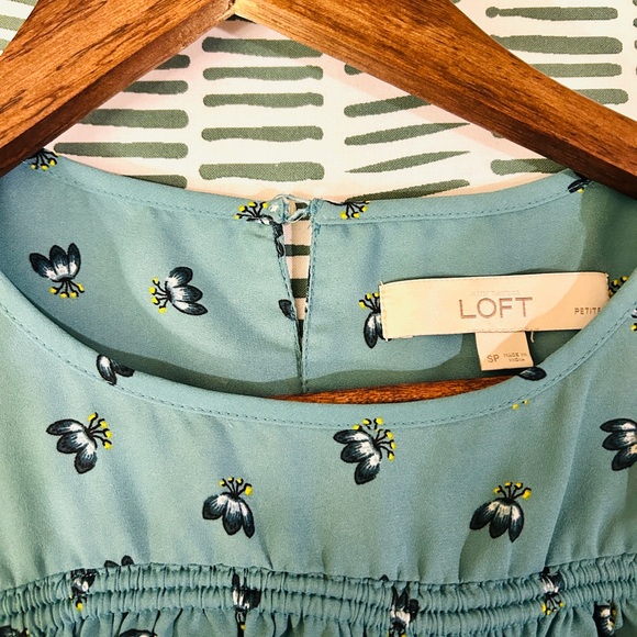 LOFT Petite Floral Sleeveless Blouse | Soft Teal | Size SP - Picture 2 of 7